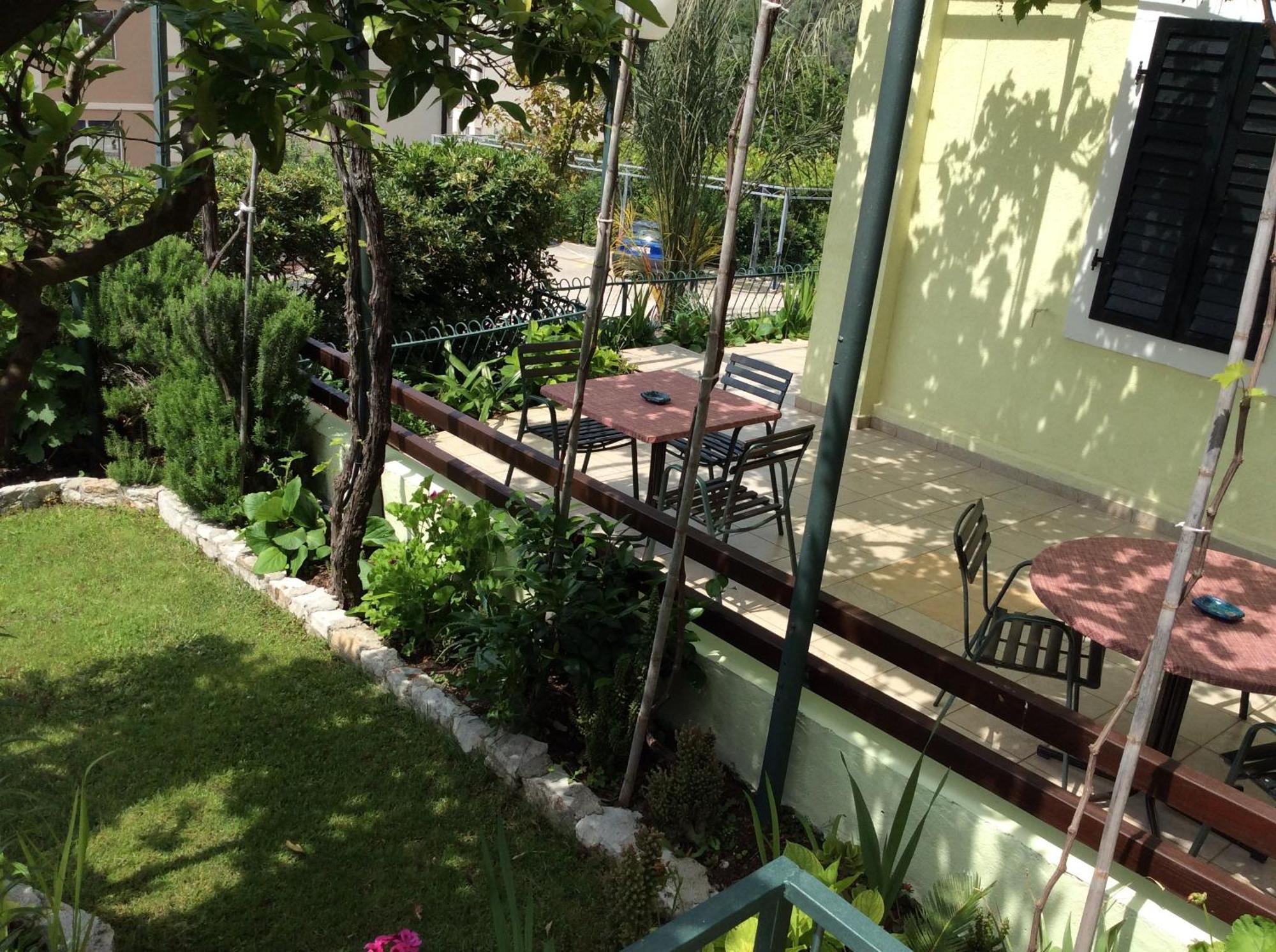 Apartments Simo Petrovac Exterior photo